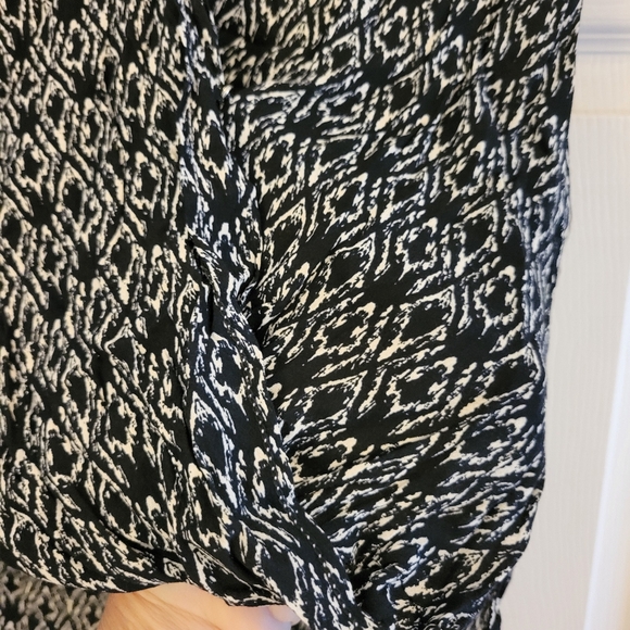 Max Studip Black & White Abstract Print Blouse Size Xtra Small Short Sleeves - Picture 8 of 10